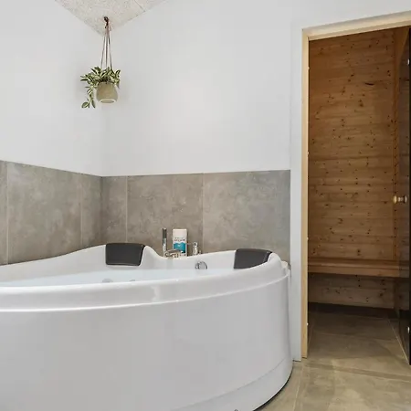 Awesome In With Sauna Casa vacanze